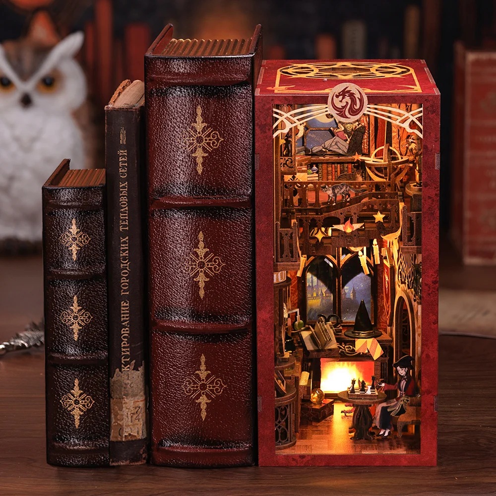 CuteBee - Book Nook - Flame Common Room